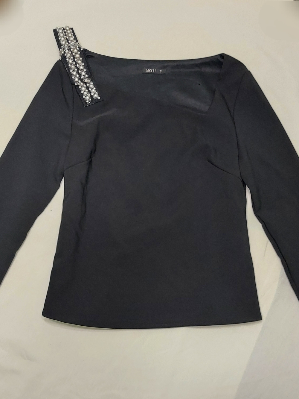 Black One-Shoulder Pearl & Rhinestone Strap Long Sleeve Top